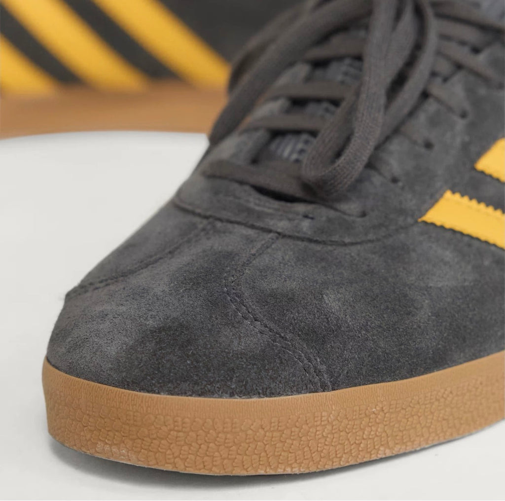 MANCHESTER UNITED X GAZELLE 'THIRD KIT' size 8.5 Men