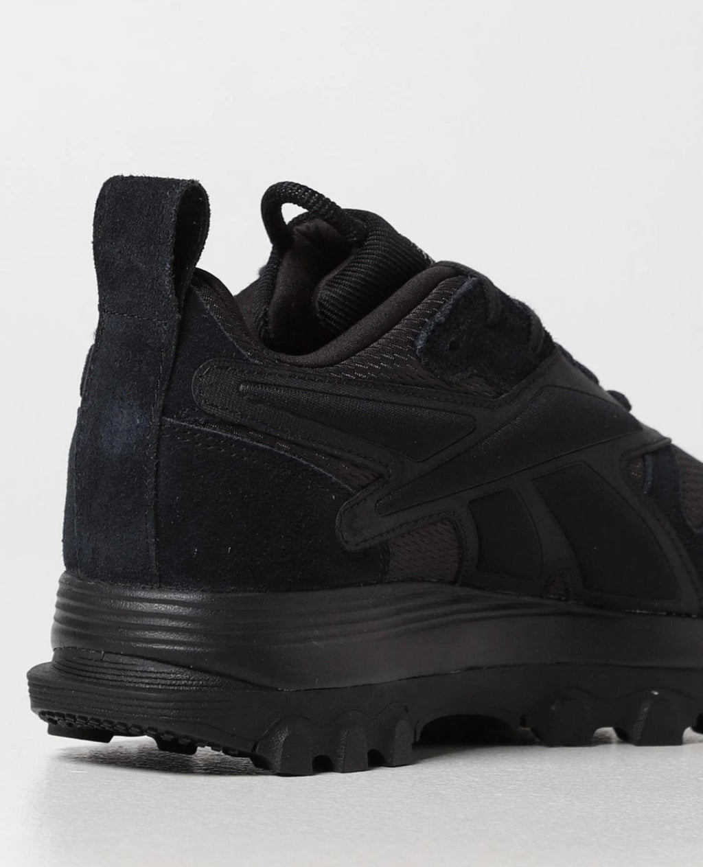 REEBOK X CARDI B WOMEN'S CLASSIC LEATHER ATHLETIC
SNEAKER BLACK size 6.5 women