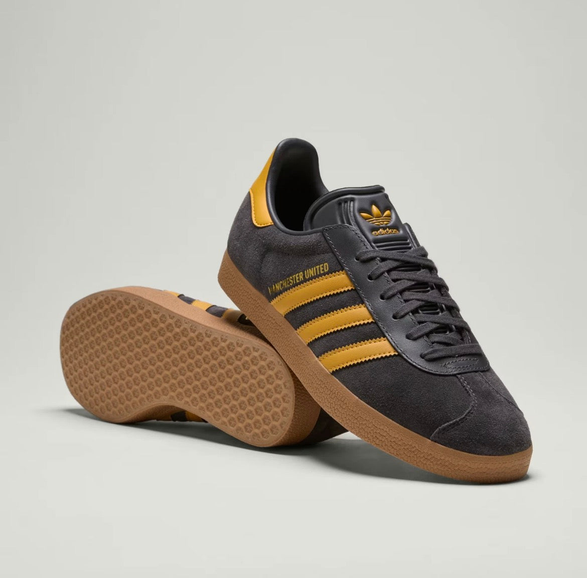 MANCHESTER UNITED X GAZELLE 'THIRD KIT' size 8.5 Men